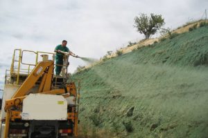 hidrosiembra-para-estabilizacion-de-taludes